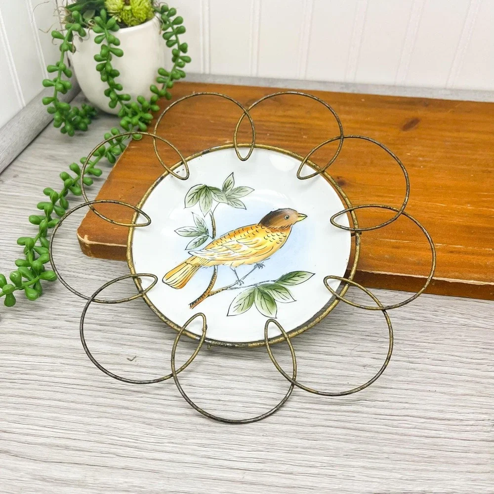 Vintage Bird Plate with Metal Hanger Set‎ of 2: Hand-Painted Ceramic Display